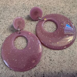 Retro plastic earrings purple and glitter